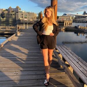 Meet your Posher, Sidney